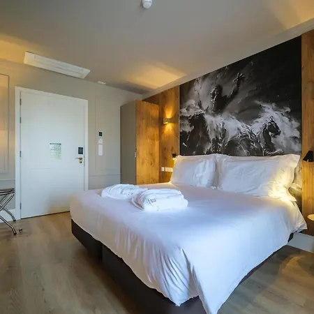 Hotel Azores Book 4*