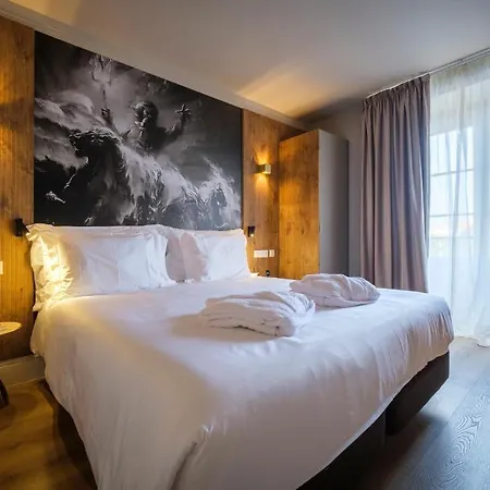Hotel Azores Book 4*