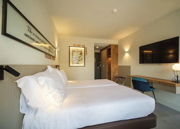 Azores Book 英雄港